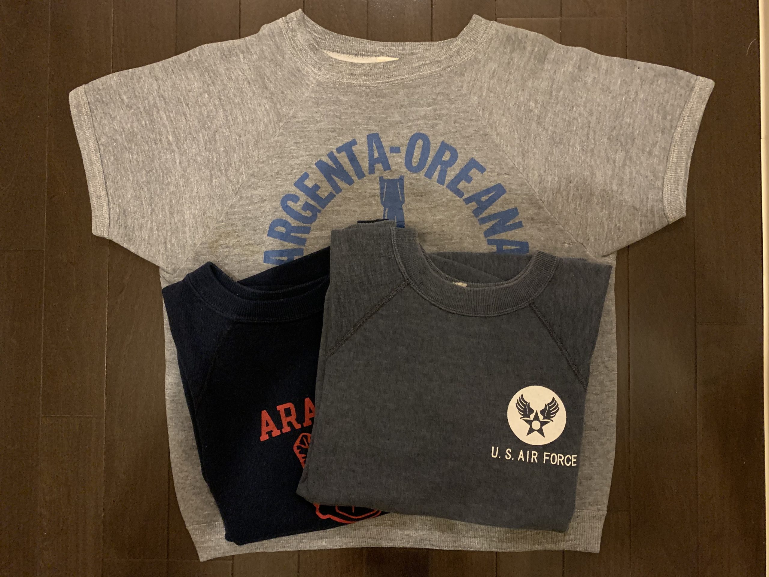 アメカジ好き必見】半袖スウェットとTシャツの重ね着コーデでアメカジ