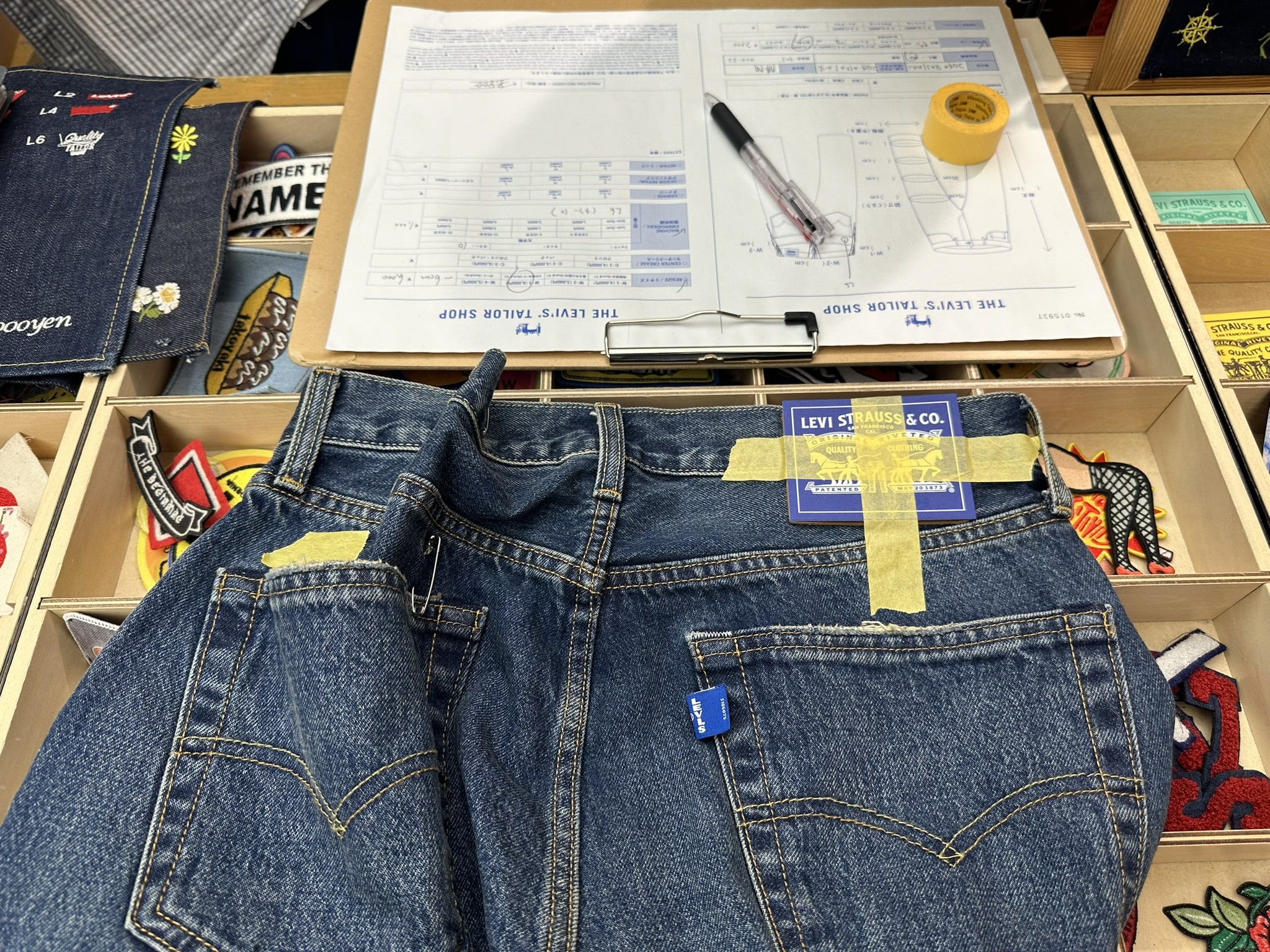 リーバイス®テイラーショップでジーンズをカスタムして来た話｜Viva 